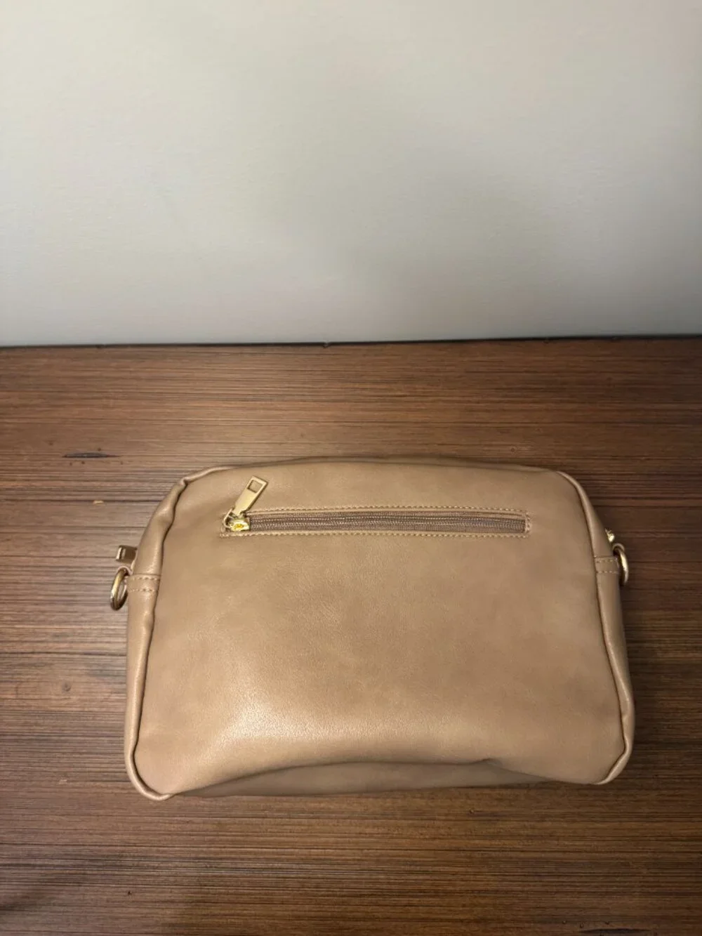 Modern + Chic Alice Crossbody Bag Fawn Vegan Leather w/ Wallet & Key Leash